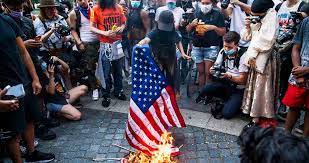 También, y con motivo del hoy, 4 de julio, se celebra otro día muy especial: El Virus Protestas Y El Duro Tono De Trump Ensombrecen El 4 De Julio