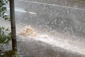 Das hochwasser bahnt sich seinen weg durch die kleinstadt euskirchen. Unwetter Auf Der A1 Stand Das Wasser 30 Zentimeter Hoch Eifeler Presse Agentur Epa