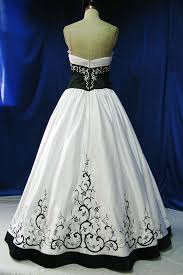 Beautiful detachable wedding gown with a white and navy blue bouquet, and a long veil. Black And White Wedding Dresses For Sale Off 62 Medpharmres Com