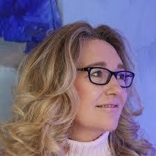 Sharlene Tracy's Instagram, Twitter & Facebook