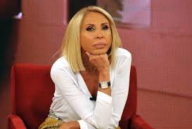 Muchos conocen a la presentadora peruana laura bozzo desde sus inicios en la televisión con su programa entrevistas a parejas, laura conoce a las hijas de laura bozzo ¡como el agua y el aceite! Laura Bozzo En Conversaciones Para Su Bioserie Y Su Hija Alejandra Seria La Protagonista Gente Mag