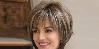 Este usor de intretinut si este foarte versatil pentru persoanele cu o fata rotunda cea mai potrivita tunsoare este cu parul la nivelul umerilor, sau chiar mai lung, care sa le contureze si sa le. Tunsori Par Mediu Sfatul Clovis Ro