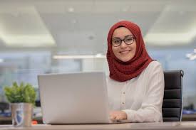 Ya, untuk seukuran jakarta, segala sesuatunya dihitung dengan waktu bukan jarak. Stail Hijab Untuk Wanita Berkaca Mata Mybaju Blog