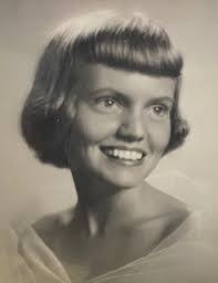 Lois Titus's Instagram, Twitter & Facebook