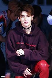 20 Times Male Idols Were Caught Wearing The Same Outfit And You Probably Didn T Even Notice Bias Wrecker Kpop News Nct Taeyong Taeyong Nct