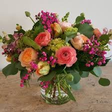 Pin By Kati On Floral Arrangements In 2020 Spring Flower Arrangements Fresh Flowers Arrangements Flower Arrangements