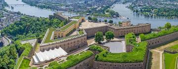 Sehenswertes koblenz das deutsche eck mit seinem kaiser, das kurfürstliche schloss, kilometerlange uferpromenaden, schloss stolzenfels, der inbegriff der rheinromantik und die über allem thronende festung ehrenbreitstein. Kulturzentrum Festung Ehrenbreitstein Tor Zum Welterbe