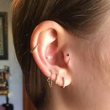 psst mamas bitte alle mal weghoren du uberlegst dir ein neues piercing an den ohren stechen zu lassen dann kommen piercings tragus ohrringe piercings ohr