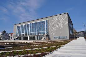 Der stadt königstein wurde für das sanierungskonzept des hauses im märz 2012 der greenbuilding award verliehen und im herbst 2014 wurde das hdb mit dem hessischen denkmalschutzpreis ausgezeichnet. Datei Konigstein Haus Der Begegnung Nach Der Sanierung Jpg Wikipedia