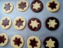 Biscuits Etoile Vanille Et Chocolat La Petite Patisserie D Iza Recette Noel A Offrir Recette Biscuit De Noel Biscuit De Noel