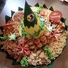 Tumpeng Tradisional Nasi Kuning Paket Premium Size 30 Org Model Kerucut Order Wa 0818503334 Thank You Cateringnyamuda Tum Asian Fusion Yummy Vegetables
