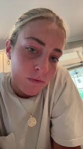 Ella Lyons's Instagram, Twitter & Facebook