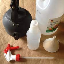 Easy All Natural Wallpaper Removal Tip Use Vinegar And Hot Water Removable Wallpaper Diy Wallpaper Removal Solution Removing Old Wallpaper