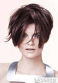 Kurzer bob mit geradem pony. Frisuren Bilder Kurzer Stufenbob Mit Super Volumen Frisuren Haare