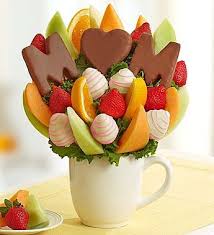 Lovely Fruit Arrangement On Mother S Day Famous Coupon Codes Fruit Arrangements Edible Fruit Arrangements Edible Arrangements Mothers Day