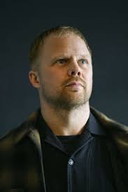 Adam August står bag DR3-serie bygget på sin egen misbrugshistorie: »Det  gik ret galt, da jeg var 22«