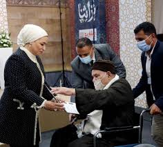 قالت انتصار السيسي، حرم رئيس الجمهورية عبد الفتاح السيسي: Ø§Ù„Ø³ÙŠØ¯Ø© Ø§Ù†ØªØµØ§Ø± Ø§Ù„Ø³ÙŠØ³ÙŠ ØªÙƒØ±Ù… Ø§Ù„ÙØ§Ø¦Ø²ÙŠÙ† Ø¨Ø¬Ø§Ø¦Ø²Ø© Ø§Ù„Ø£ÙØ¶Ù„ Ù„Ù„Ù…Ø´Ø±ÙˆØ¹Ø§Øª Ø§Ù„Ø­Ø±ÙÙŠØ© ÙˆØ§Ù„ÙŠØ¯ÙˆÙŠØ© ÙˆÙ…ØªÙ†Ø§Ù‡ÙŠØ© Ø§Ù„ØµØºØ± ÙÙŠØ¯ÙŠÙˆ ÙˆØµÙˆØ± ØµÙˆØª Ø§Ù„Ø£Ù…Ø©