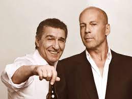 Découvrez tous les films et séries de la filmographie de bruce willis. Bruce Willis Ist Nachfolger Von Simone Thomalla Im Bier Spot Boulevard