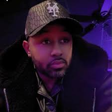 Hi what do you have to wear when visiting The mall