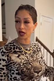 Iman put Rooster 🐔 head in her place by way of admonishing her inabout her  hands. He shut her down!!!!