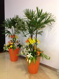 Styled Secrets For Arranging Rooms From Tabletops To Bookshelves Pdf Free Macetas Con Flores Naturales Macetas Plantas Y Jardineras Macetas Floral Y Arreglos Florales