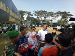 Jun 09, 2021 · indonesia sendiri kini memiliki satu wakil yang dipastikan lolos ke olimpiade 2020, dia adalah lalu muhammad zohri usai mencatatkan waktu 10,03 detik di seiko golden grand prix osaka 2019 lalu. Tni Beri Peluang Sprinter Muhammad Zohri Sebagai Prajurit Tanpa Tes Okezone News