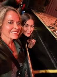 Mary Bealer's Instagram, Twitter & Facebook