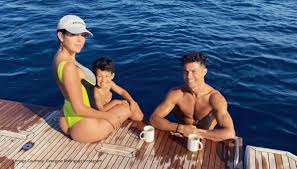Find the perfect georgina rodriguez stock photos and editorial news pictures from getty images. Cristiano Ronaldo Girlfriend Georgina Rodriguez Sports A Steamy Swimsuit On Luxury Yacht