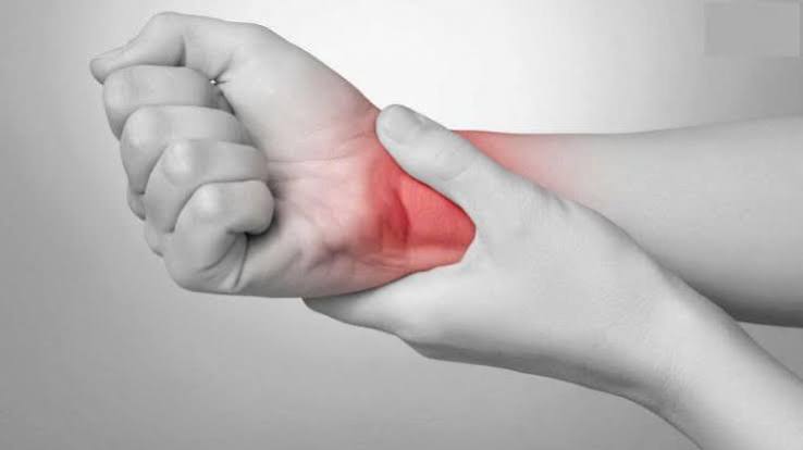 Hạn Chế Đau Cổ Tay Khi Chơi Cầu Lông