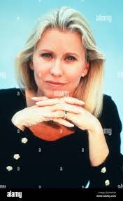 Courtney Ross's Instagram, Twitter & Facebook