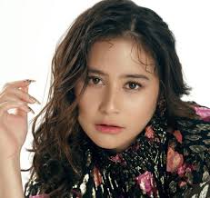 Wajah cantik natural tampak saat prilly latuconsina tampil cuek tanpa pulasan makeup di foto tersebut. Tanpa Persiapan Prilly Latuconsina Ogah Nikah Muda Beritaind