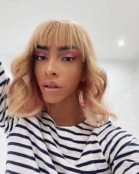 King) is a song performed by french singer bilal hassani and written by hassani, madame monsieur and medeline. Epingle Sur Bilal Hassani