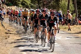 El momento emotivo del día lo protagonizó el ganador sam bennett, que apenas pudo contener las lágrimas tras su triunfo. Tour De Francia Por Que No Ataca Nadie En El Tour De Francia Tour De Francia 2020