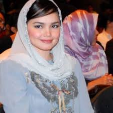 Di hening subuh sunyi sesuci. Sesuci Lebaran Siti Nurhaliza Vagalume