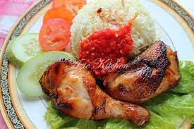 It is only serve one menu, nasi ayam. Nasi Ayam Istimewa Azie Kitchen Azie Kitchen