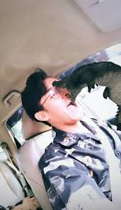 Konser tersebut pun dibuka dengan musisi lokal ardhito pramono. Ardhito Pramono Fotografi Alam Musisi Artis