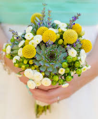Fiori bianchi con giallo al centro. Sposarsi A Settembre Quali Fiori Offre La Stagione Floradecor