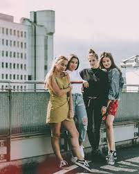 Ni antara link group yg cha join kt mewe. Instagram Tumblr Fashion Aesthetic Photoshooting Portrait Brandy Melville Arizona Vintage Inspiration Girl Sq Friend Photoshoot Girl Squad Cute Friend Pictures