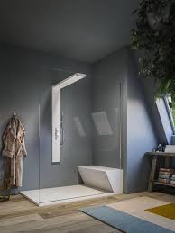 Chi desidera un effetto più uniforme può invece rinunciare al piatto e usare la stessa pavimentazione del bagno, oppure optare per un rivestimento differente. 7 Consigli Dell Architetto Per Scegliere Il Box Doccia