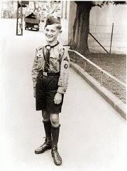 Jun 21, 2021 · entre los cerca de 800 extras, también había escolares de davle, ataviados con los uniformes de la hitlerjugend (juventudes hitlerianas), indica una crónica del pueblo escrita a mano, que la. Las Juventudes Hitlerianas Enciclopedia Del Holocausto