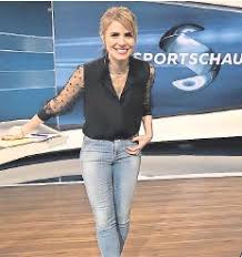 Â *** back row lr stefanie müller spirra ard presenter paralympics matthias mountain zdf paralympics expert yorck polus zdf presenter of paralympics front lr niko kappel ard paralympics expert and mathias mester ard paralympics expert ard zdf olympic. Spirra Gilbert Gopel Auf Wolke 7 Pressreader