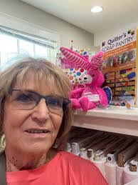 Kathy Snelling's Instagram, Twitter & Facebook