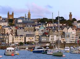 Peter port is located on guernsey in the channel islands off the french coast of normandy. Fernweh Guernsey Und Herm Traumstrande Wie In Der Karibik