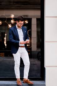 Trois Idees Pour Porter Un Jean Ou Un Chino Blanc Conseil En Style Et Personal Shopper