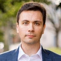 Damian Garrett's Instagram, Twitter & Facebook