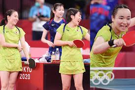 Table tennis ）は、球技の一種である。 ピンポン (ping pong、乒乓) とも言う。競技者は卓球台を挟んで向かい合い、セルロイド製かプラスチック製のボール（現在はプラスチック製を用いることが多い）をラケットで打ち合って得点を競う。 Ydecjugwnlicmm