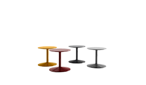 Handmade in indonesia using abaca, a sustainable material derived from banana leaves, this intricate coffee table combines contemporary style with natural, organic elements. Spool