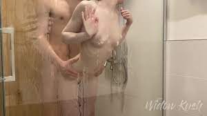 Widow Kush bekommt heißen und heftigen POV-Duschensex - Videos - xvix.eu