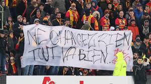 Le losc se déplace à lens ce vendredi à 21 heures dans le cadre de l'ouverture de la 36ème journée de ligue 1. Les Supporters Du Rc Lens Et Les Banderoles De La Colere
