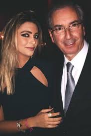 Filha de Eduardo Cunha e Claudia Cruz atrai milhares de seguidores com vida  de luxo